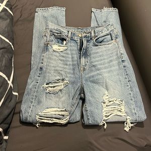 American Eagle distressed highest waist mom jeans. Size US 2 regular